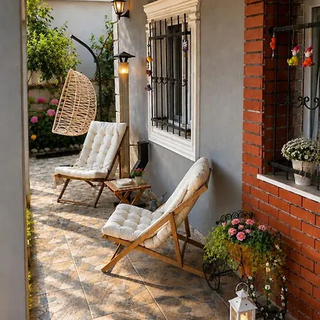 A Beautiful House On The Near The Bosphorus In Wonderful Garden 度假居