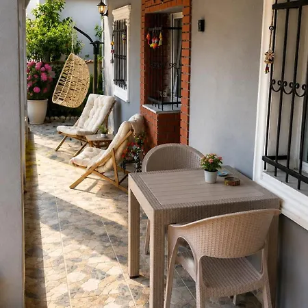 A Beautiful House On The Near The Bosphorus In Wonderful Garden 伊斯坦布尔